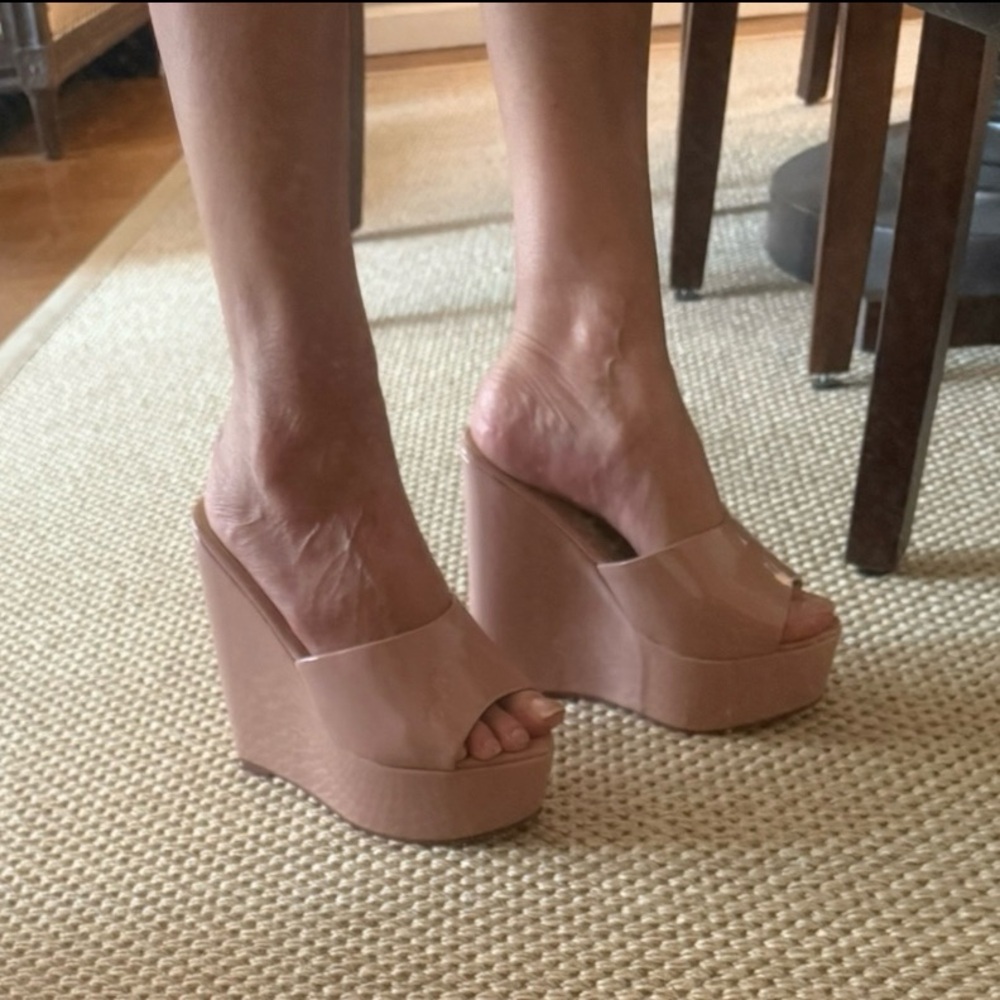 Nude patent leather Wedge Sandals